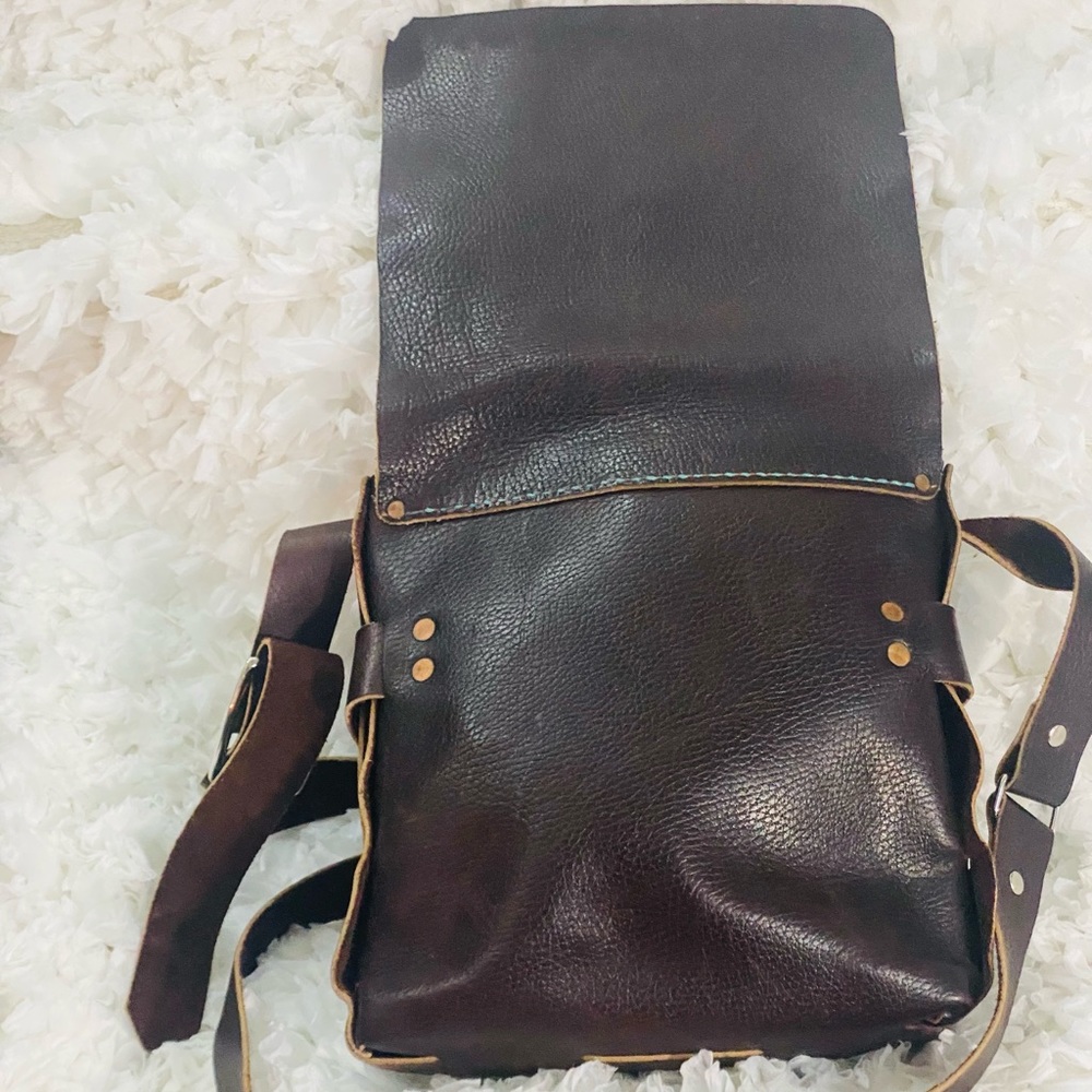 LEATHER (COW)Bag Excellent Conditions.  Smoke free home - Picture 9 of 10